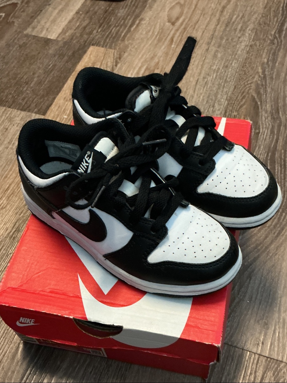 Nike Black and White Kids Low-Top Sneakers